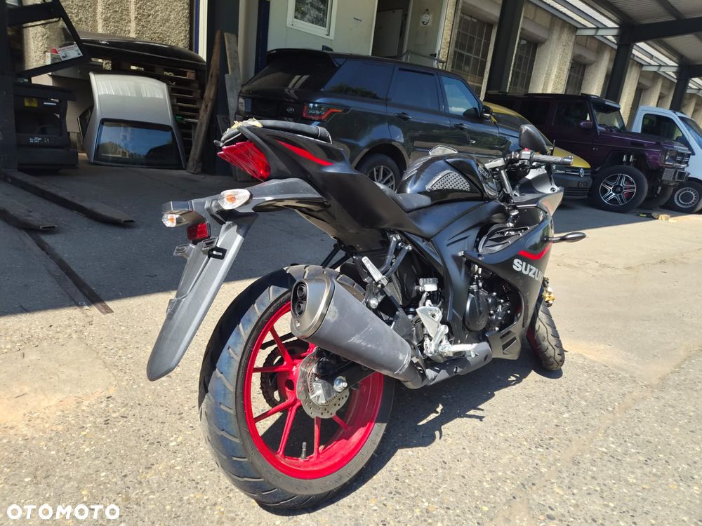Suzuki GSX-R - 4