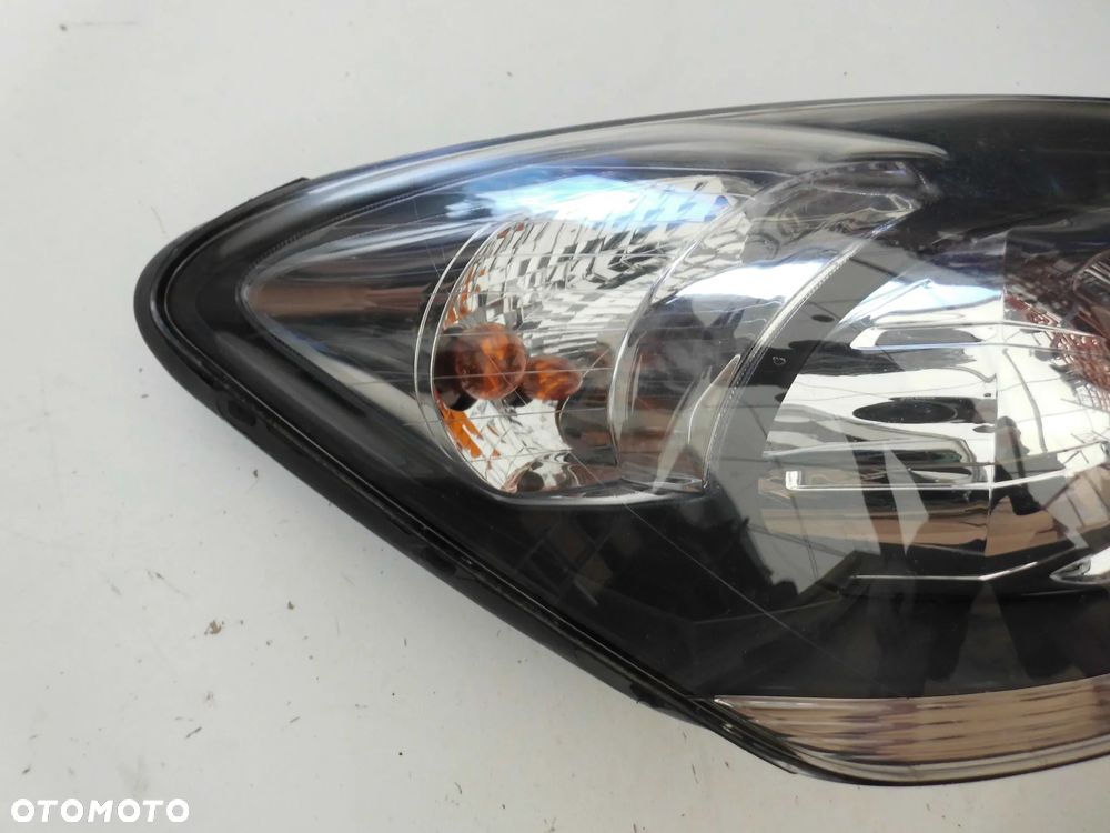LAMPA KIA CEED I LIFT 2009-2012r. PRAWA PRZEDNIA ORYGINAŁ - 2