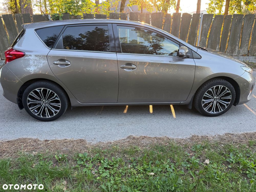 Toyota Auris 1.6 Premium - 4