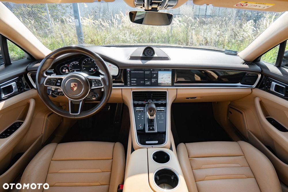 Porsche Panamera 4 E-Hybrid - 11