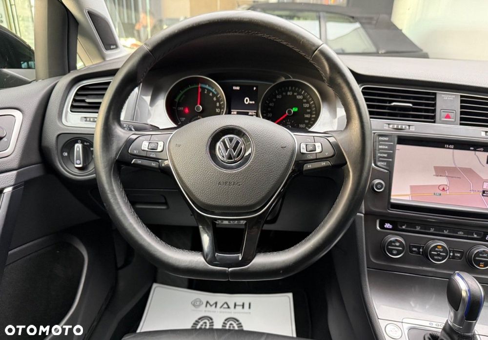 Volkswagen Golf - 22