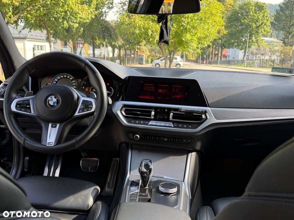 BMW Seria 3 320d xDrive M Sport - 12