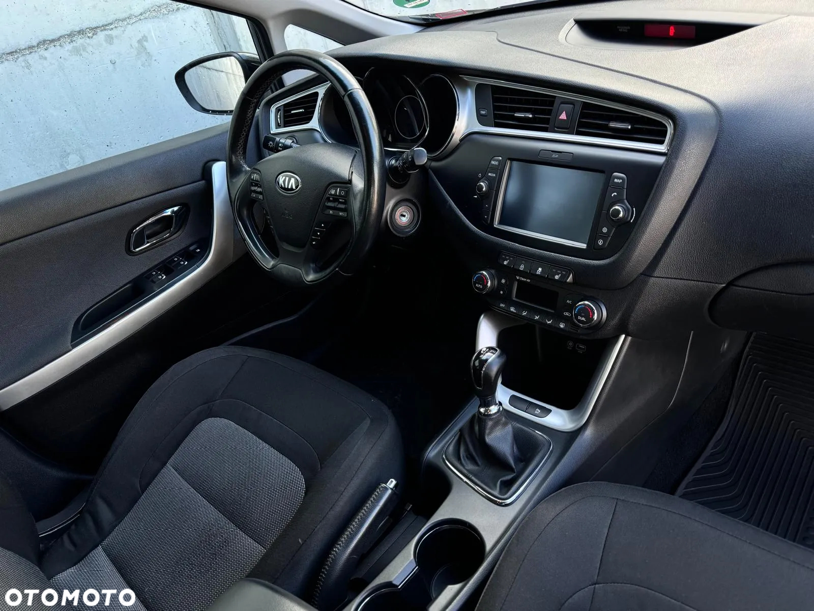 Kia Ceed 1.4 CVVT Dream Team Edition - 32
