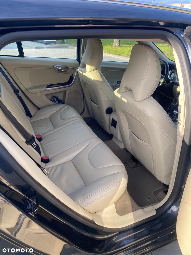 Volvo V60 D5 AWD Summum - 16