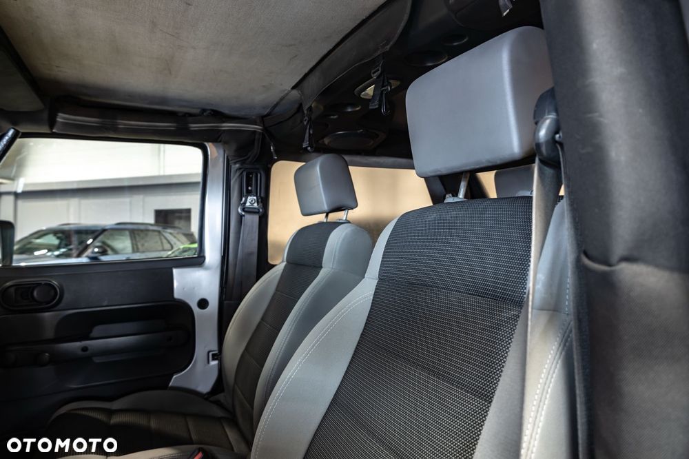 Jeep Wrangler 3.8 Sahara - 6