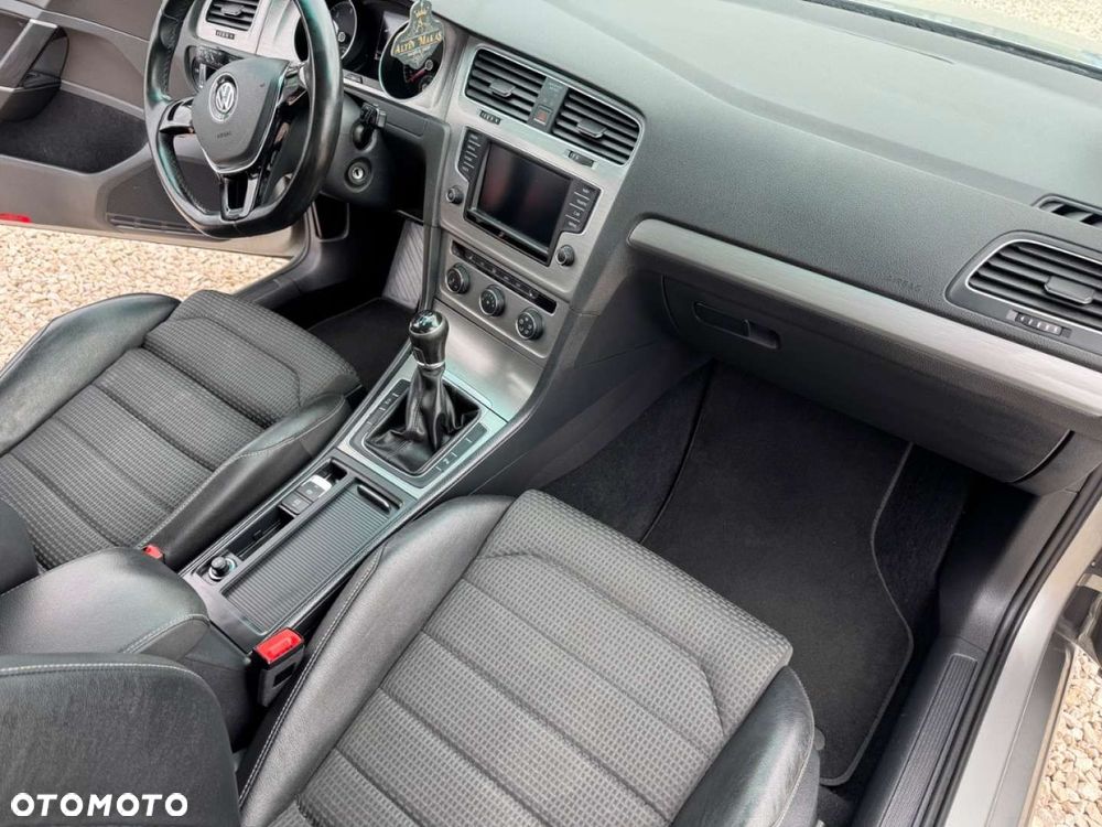 Volkswagen Golf - 26