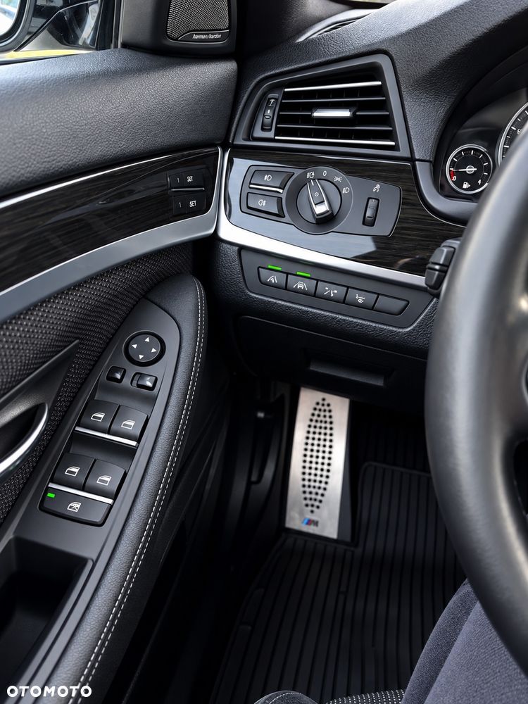 BMW Seria 5 525d xDrive - 13