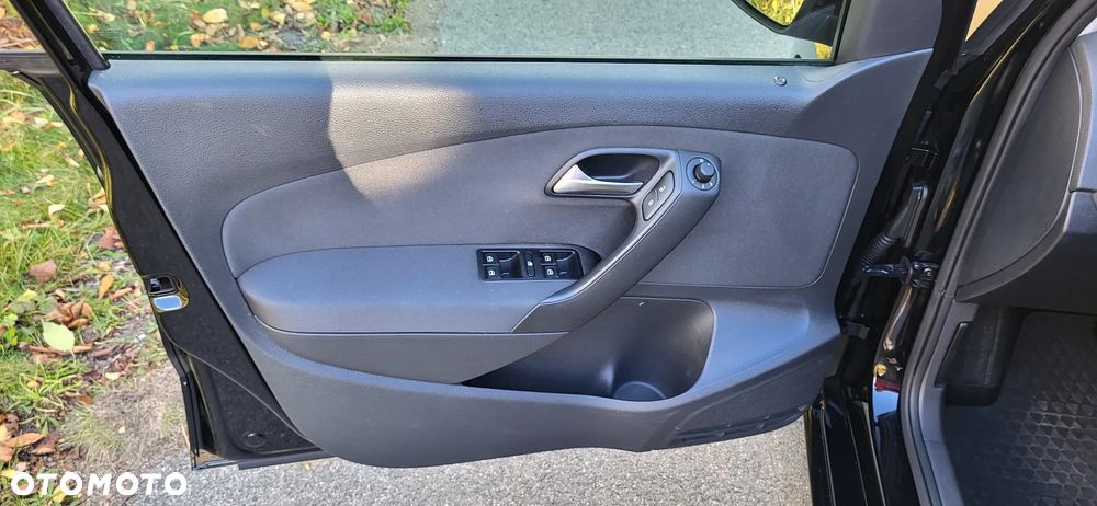 Volkswagen Polo 1.4 16V Comfortline - 24