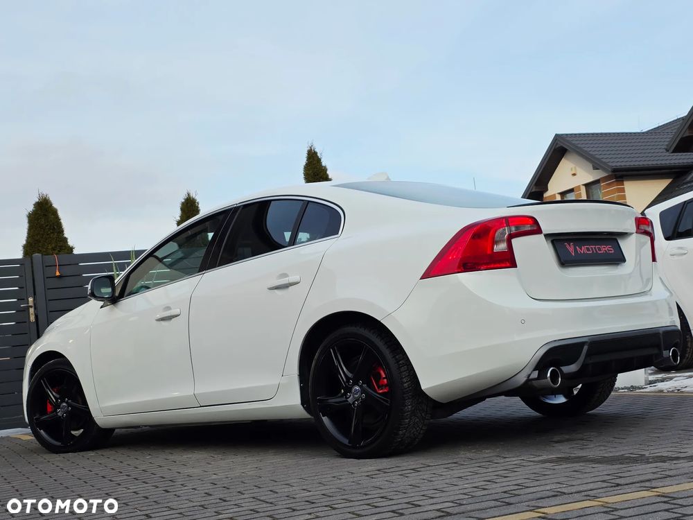 Volvo S60 D4 R-Design - 32