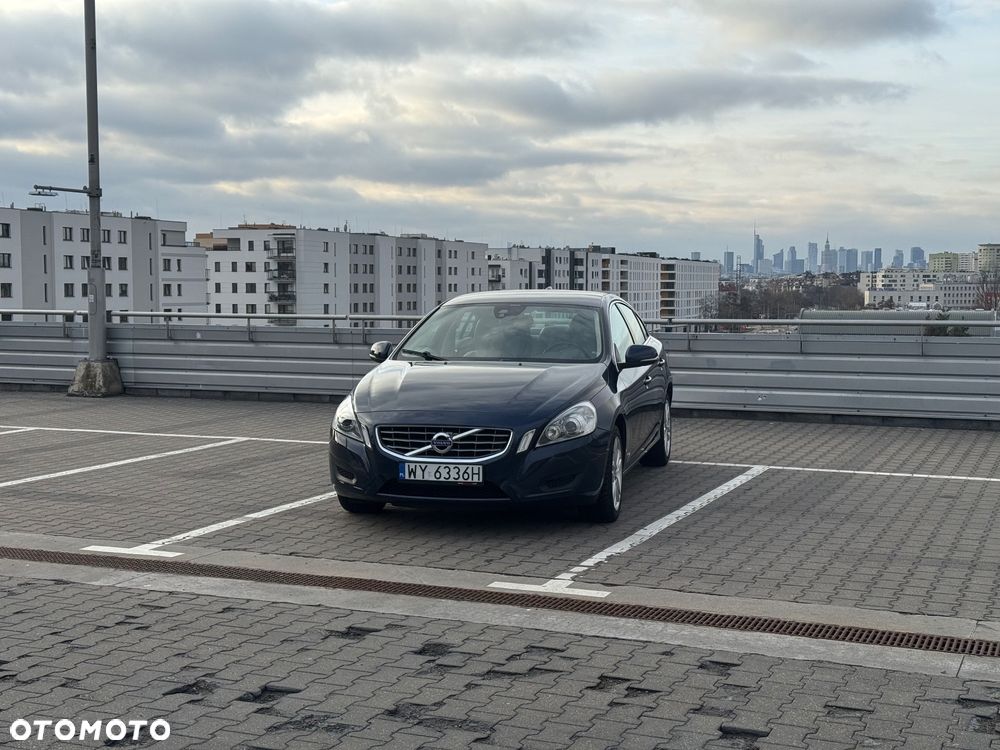 Volvo S60 T4 Momentum - 1
