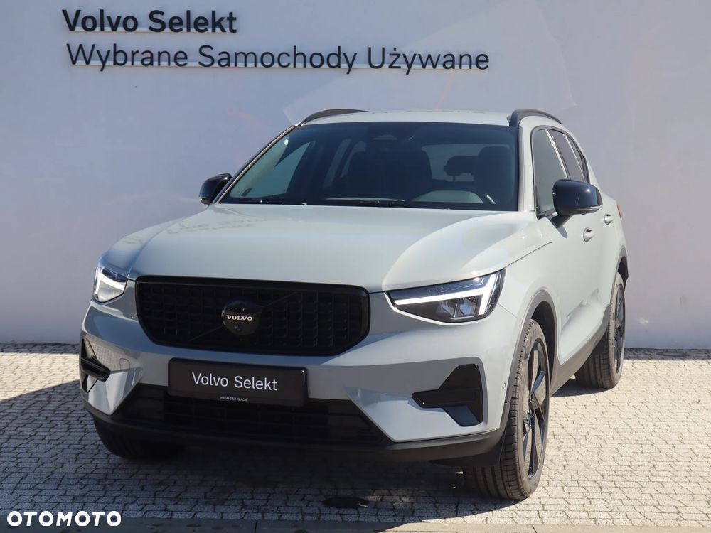 Volvo XC 40 B4 Plus Black Edition - 2