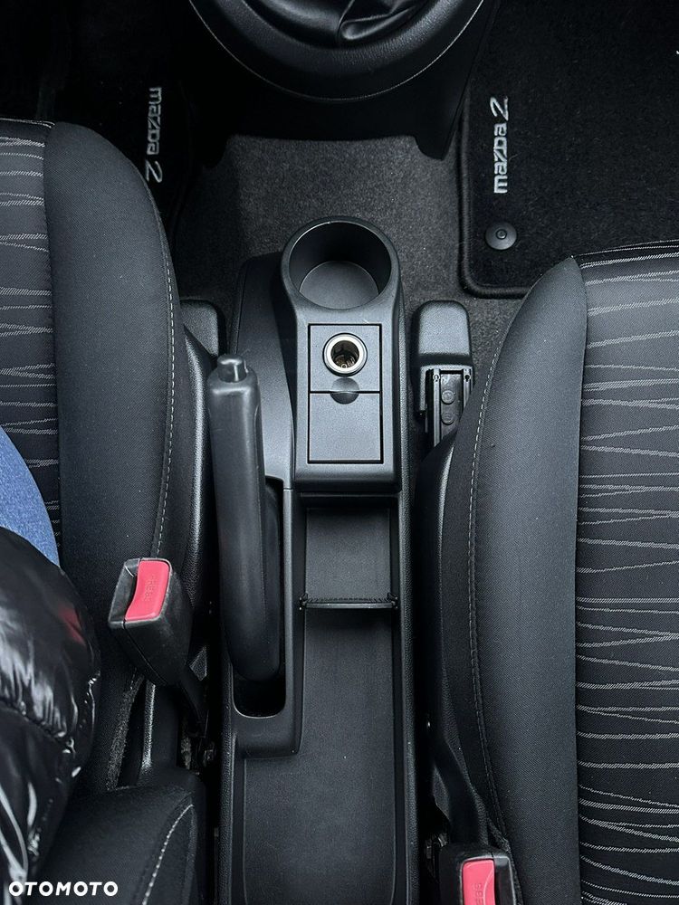 Mazda 2 - 24