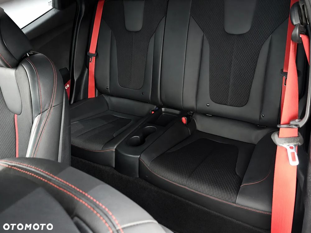 Hyundai Veloster - 12