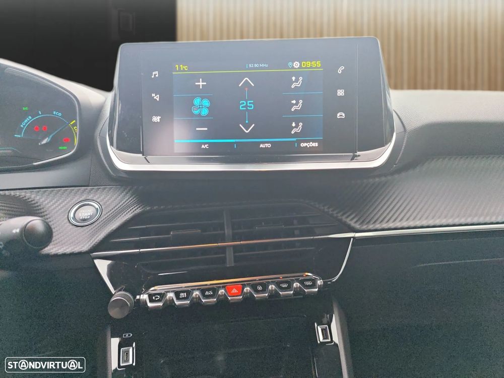 Peugeot e-208 Allure - 7