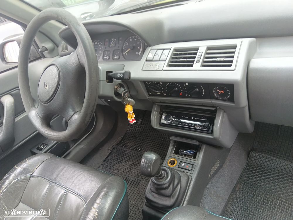 Renault Clio 1.2 RT - 3