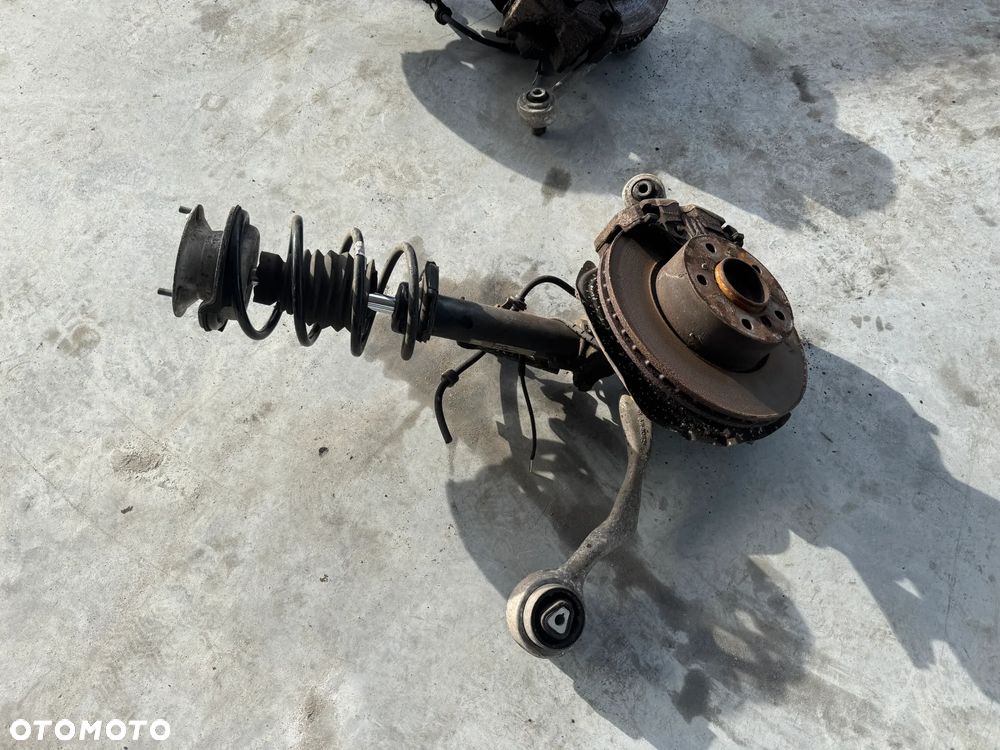 ZWROTNICA AMORTYZATOR LEWY MCPERSON BMW E90 E87 - 4