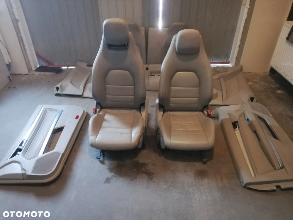 Mercedes W207 coupe fotele kanapy skóry boczki AMG komplet