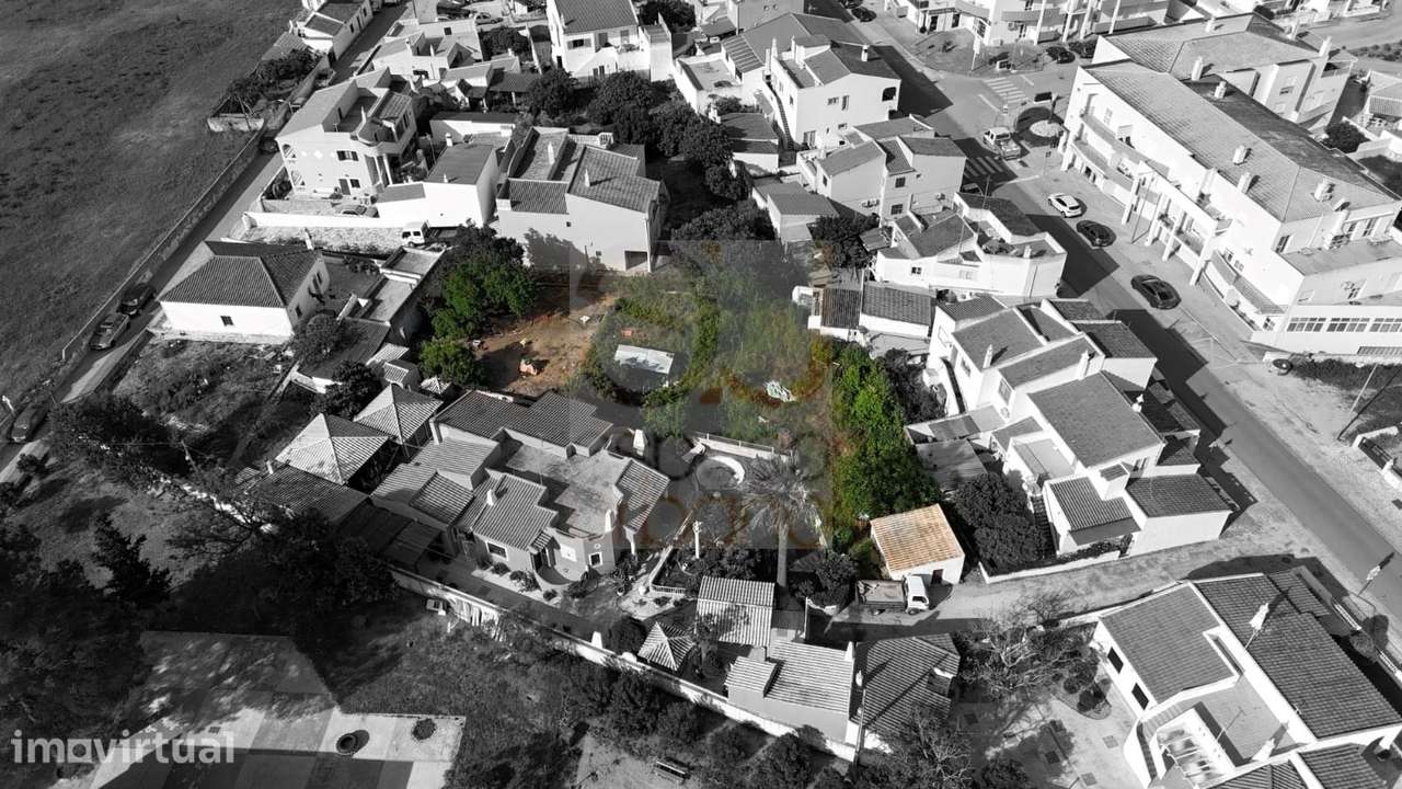 Pêra - Terreno Urbano com 645 m2 - Localização Central - Grande imagem: 2/24