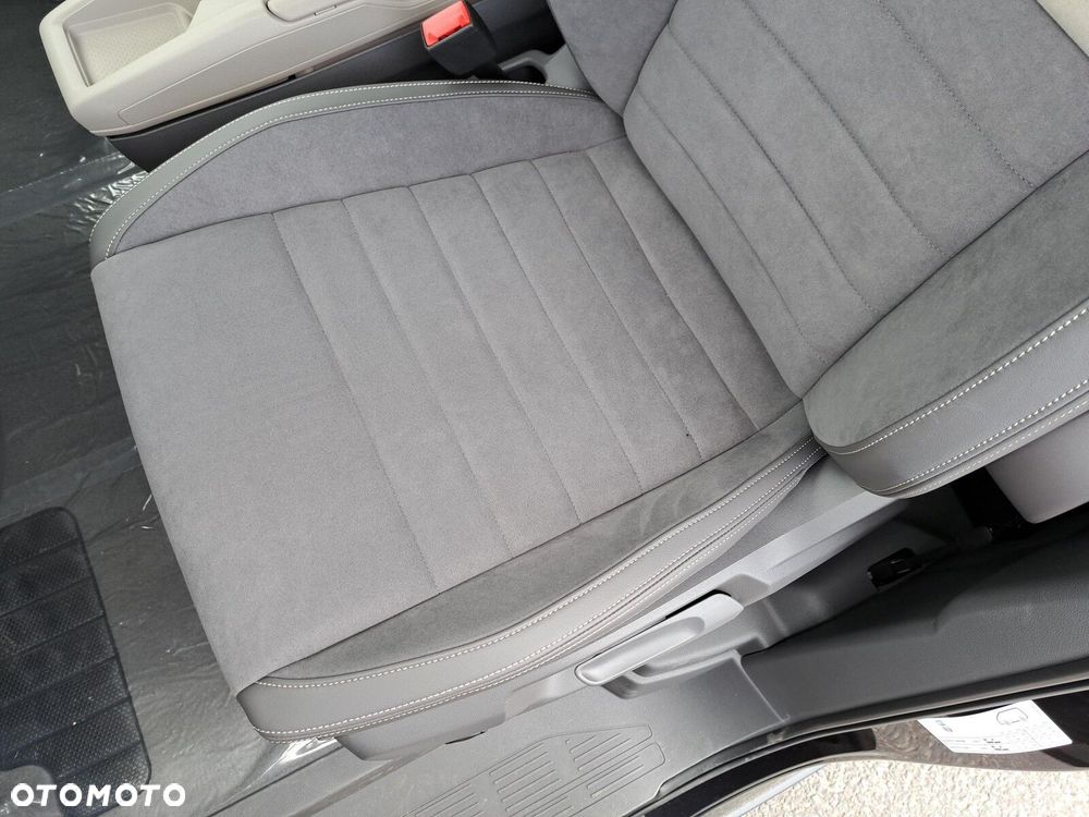 Volkswagen Multivan - 12