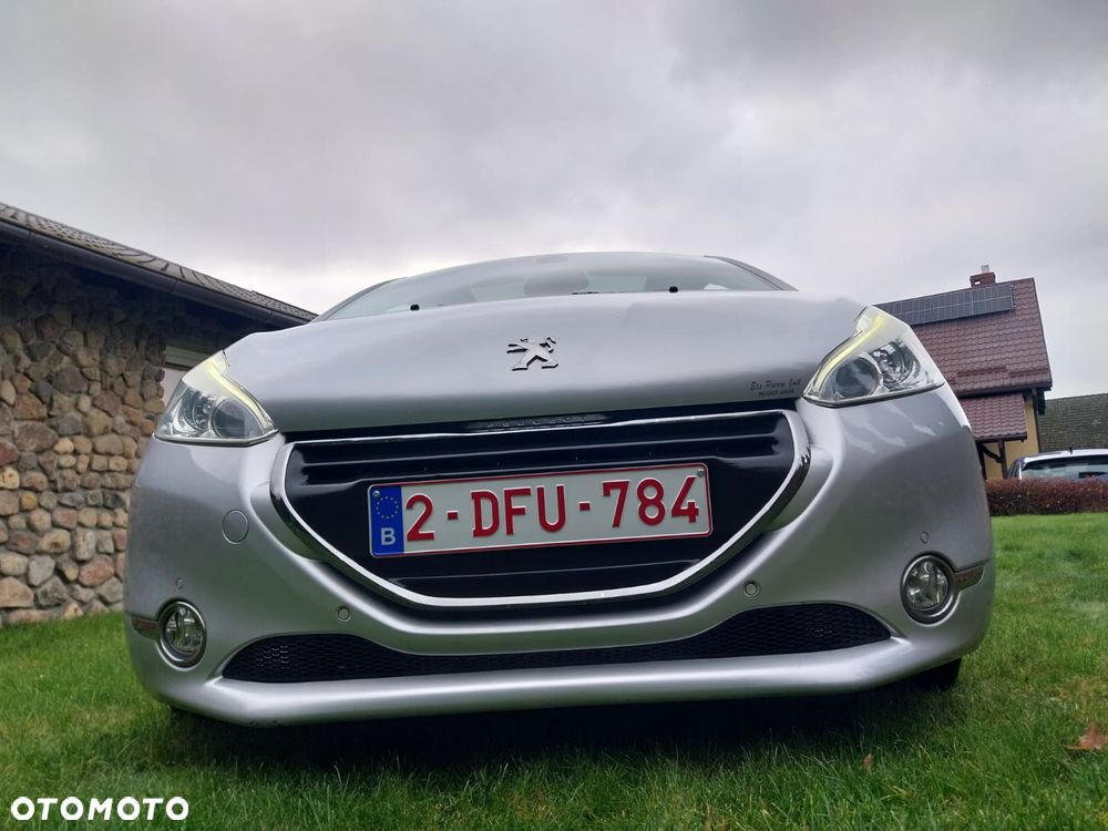 Peugeot 208 - 8