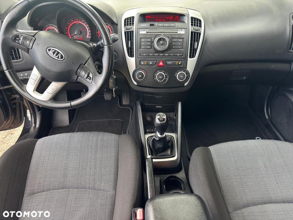 Kia Ceed - 12