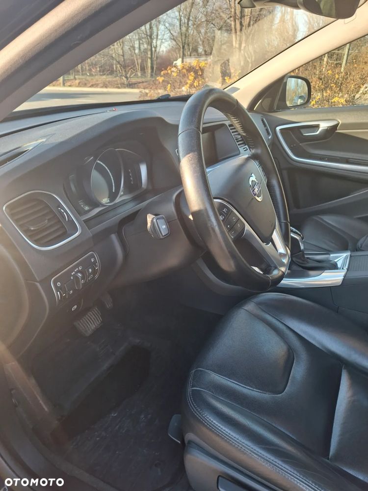Volvo V60 D3 Drive-E Momentum - 22