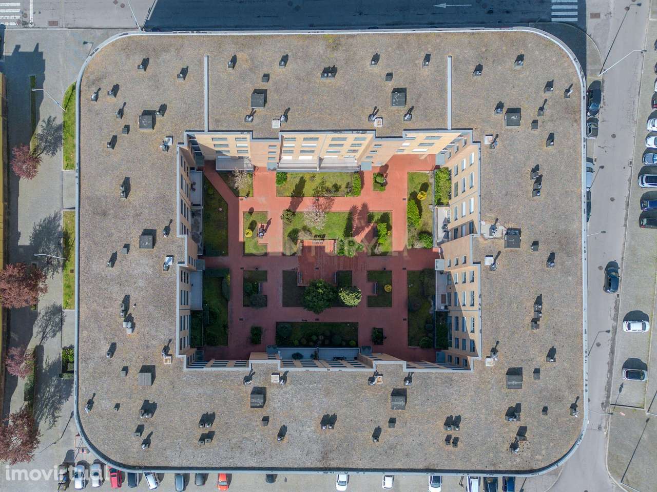 Loja com Potencial de Transformação em T3 na Senhora da Hora! - Grande imagem: 4/27