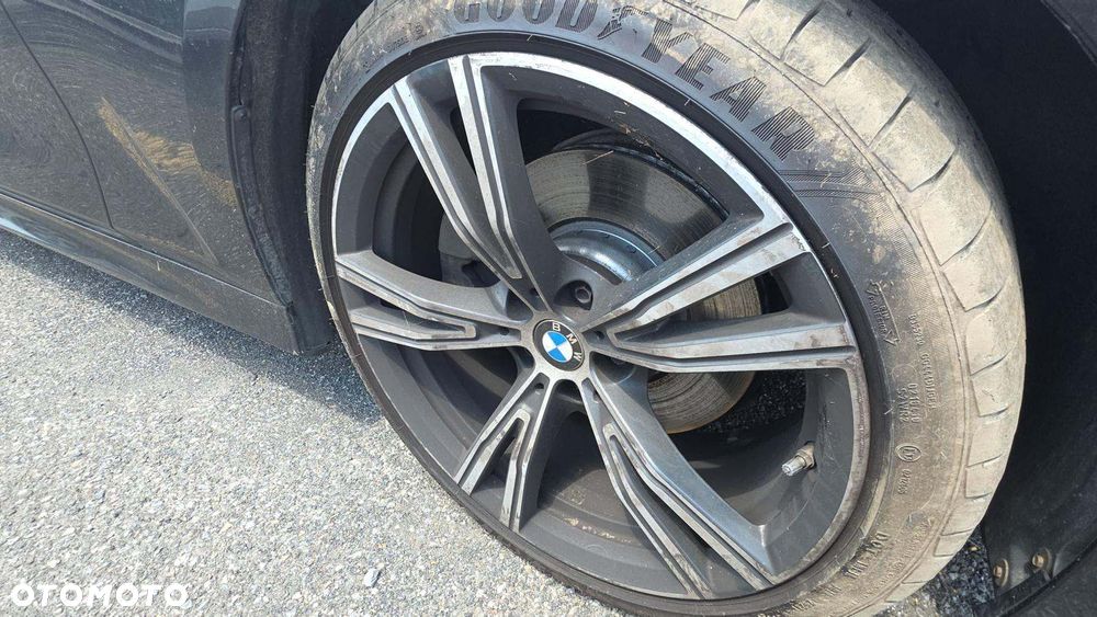 BMW Seria 3 330i xDrive M Sport - 13