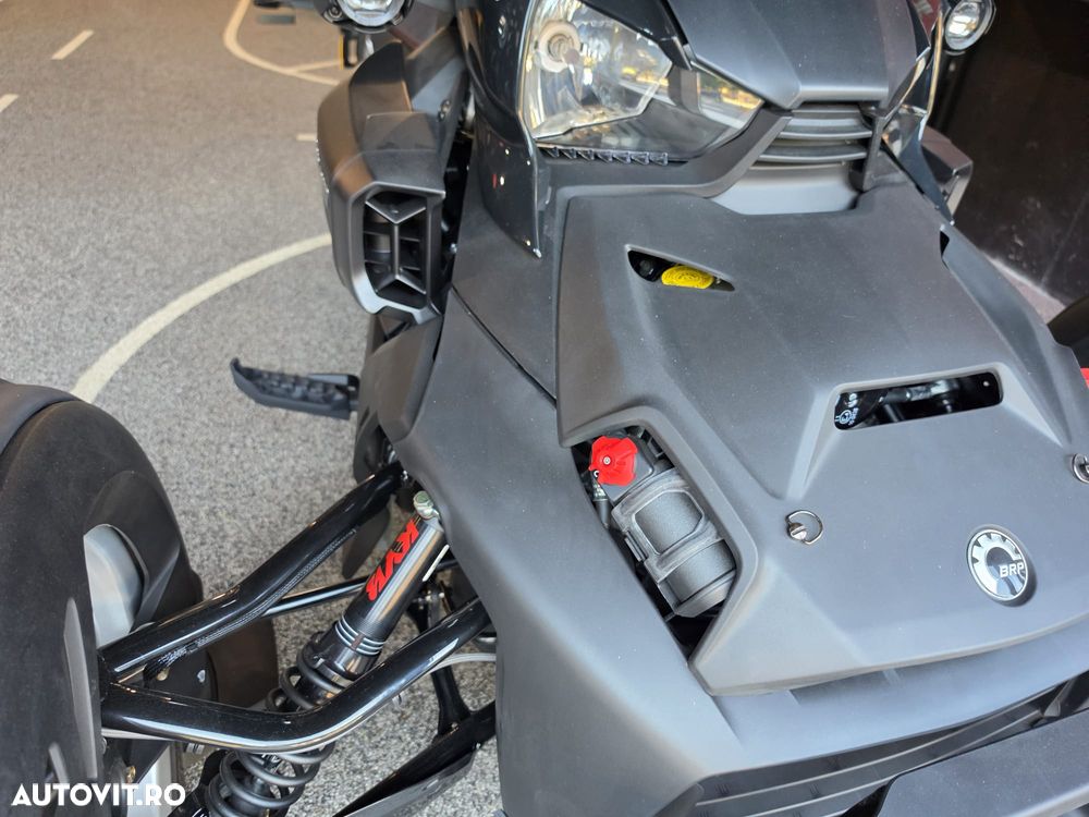 Can-Am Ryker 900 - 2