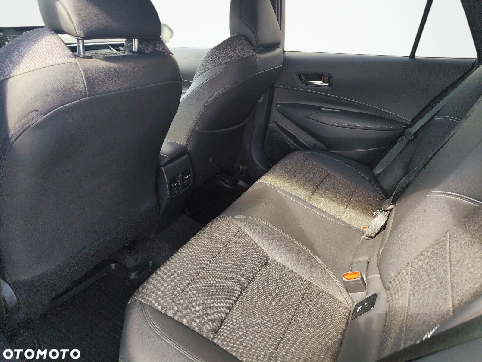 Toyota Corolla - 12
