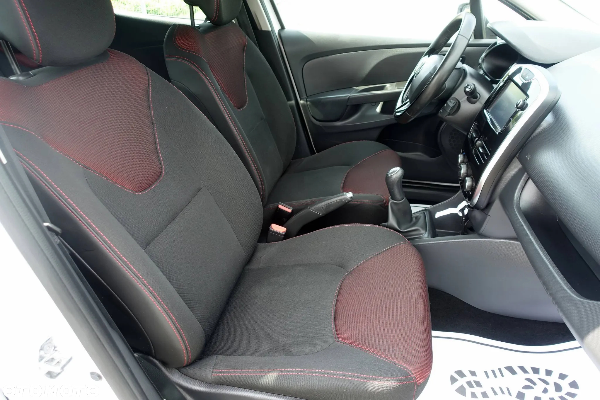 Renault Clio 1.2 16V 75 Expression - 12
