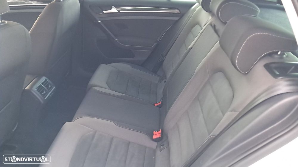 VW Golf 1.5 eTSI R-Line DSG - 21