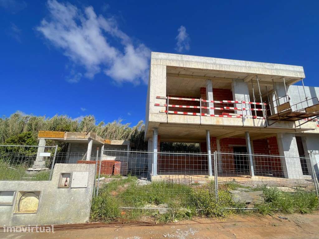 Moradia contemporânea T4 com piscina e vista mar, a 4 minutos da pr... - Grande imagem: 2/18