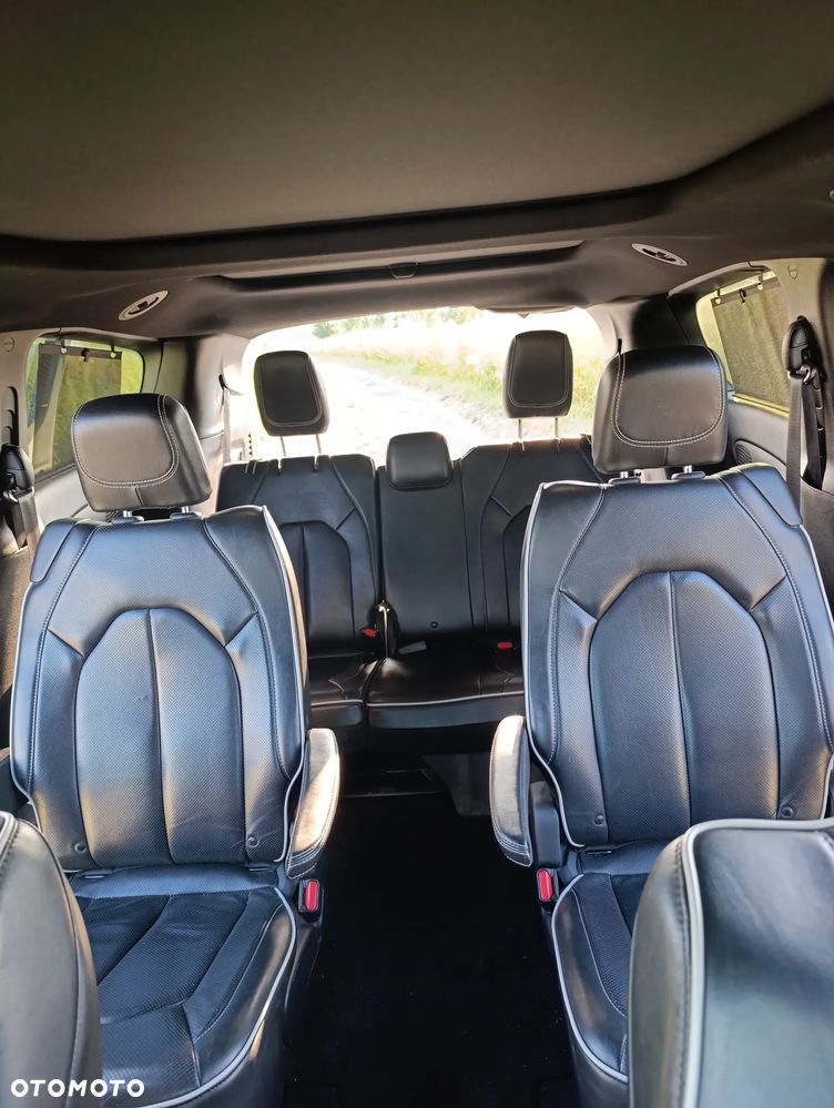 Chrysler Pacifica - 34