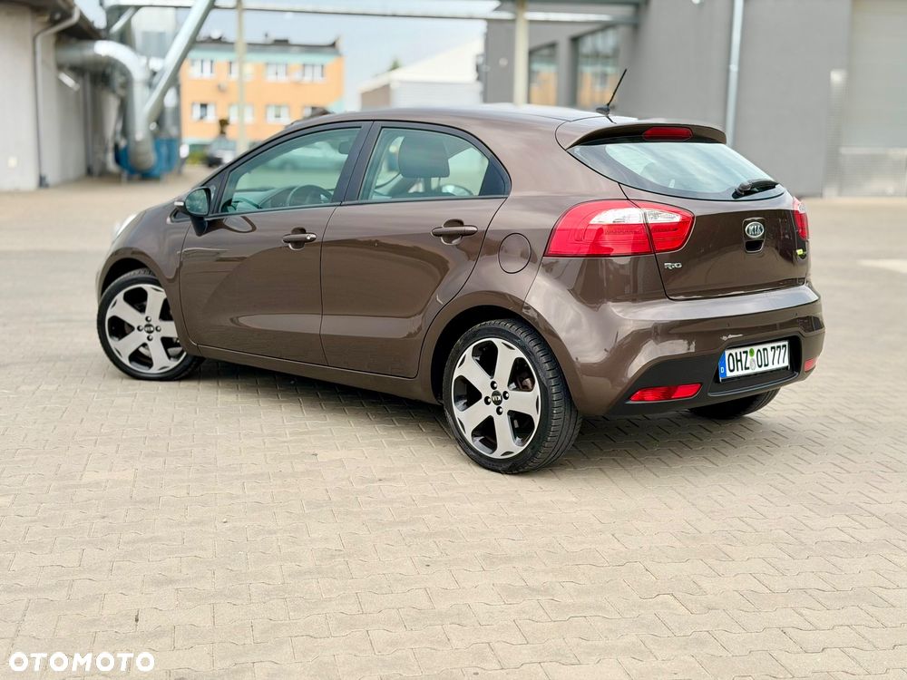 Kia Rio 1.4 Dream Team Edition - 13