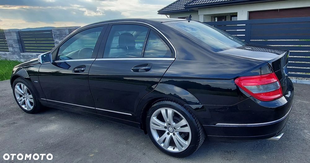 Mercedes-Benz Klasa C 200 CGI Automatik BlueEFFICIENCY Avantgarde - 18
