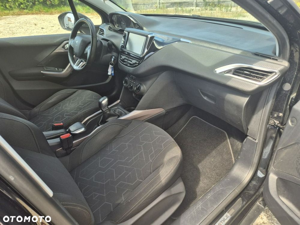 Peugeot 2008 - 8