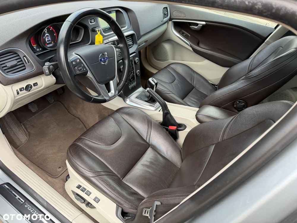 Volvo V40 D2 Inscription - 13