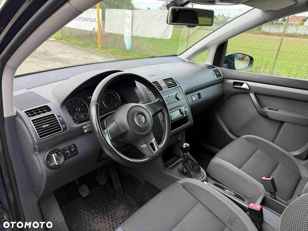 Volkswagen Touran - 21