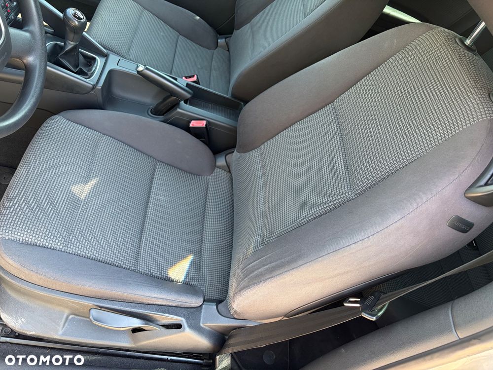 Audi A3 3-drzwiowe 1.6 Attraction - 9