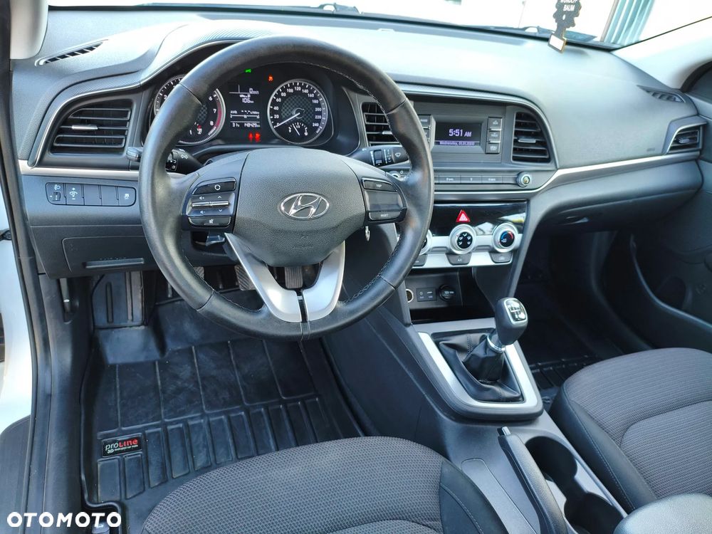 Hyundai Elantra 1.6 Classic Plus - 5