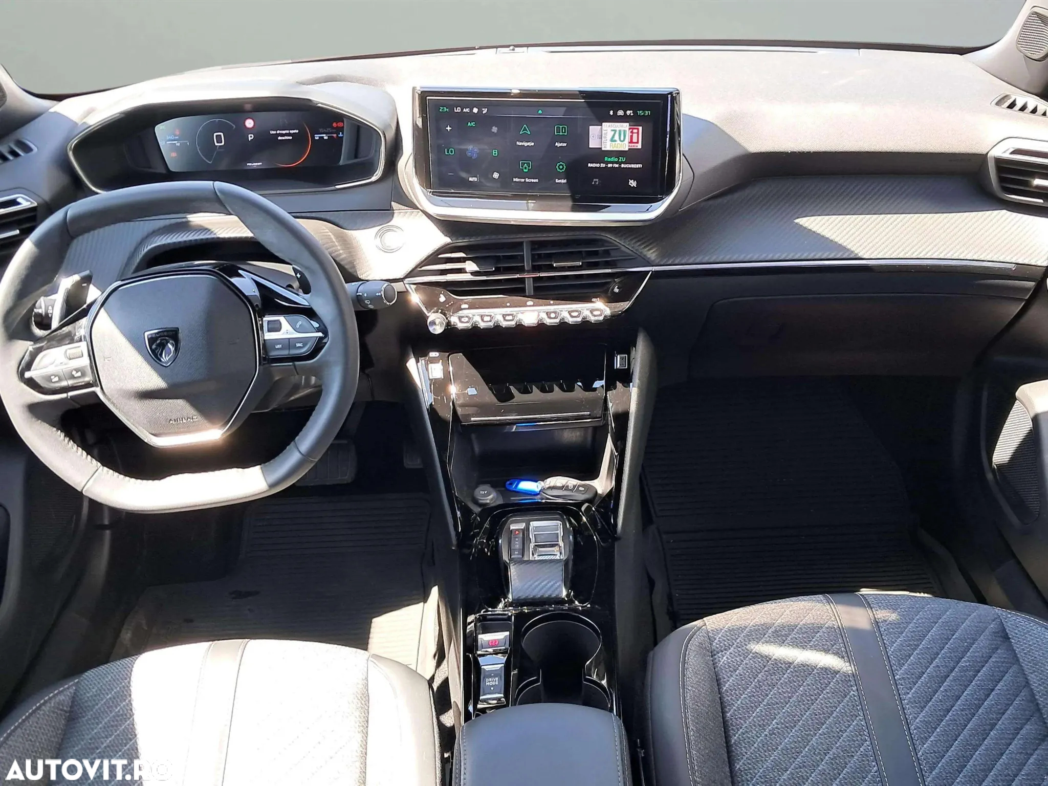 Peugeot 2008 1.2 L PureTech STT EAT8 Allure - 4