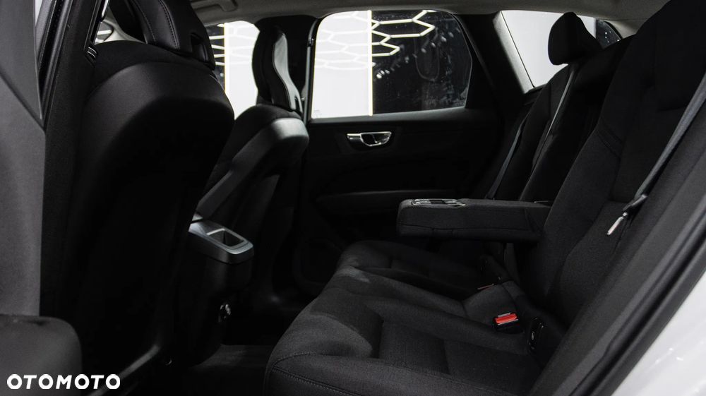 Volvo XC 60 T4 Momentum - 17