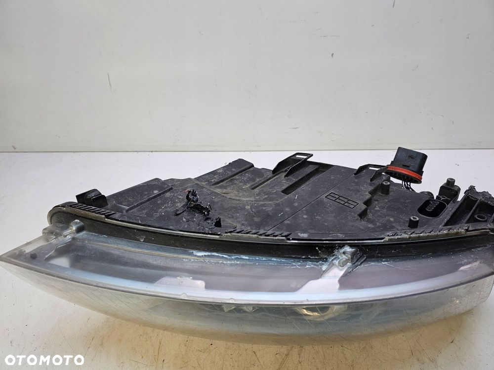 REFLEKTOR PRAWY AUDI A6 C6 4F0941004AK XENON EU - 8