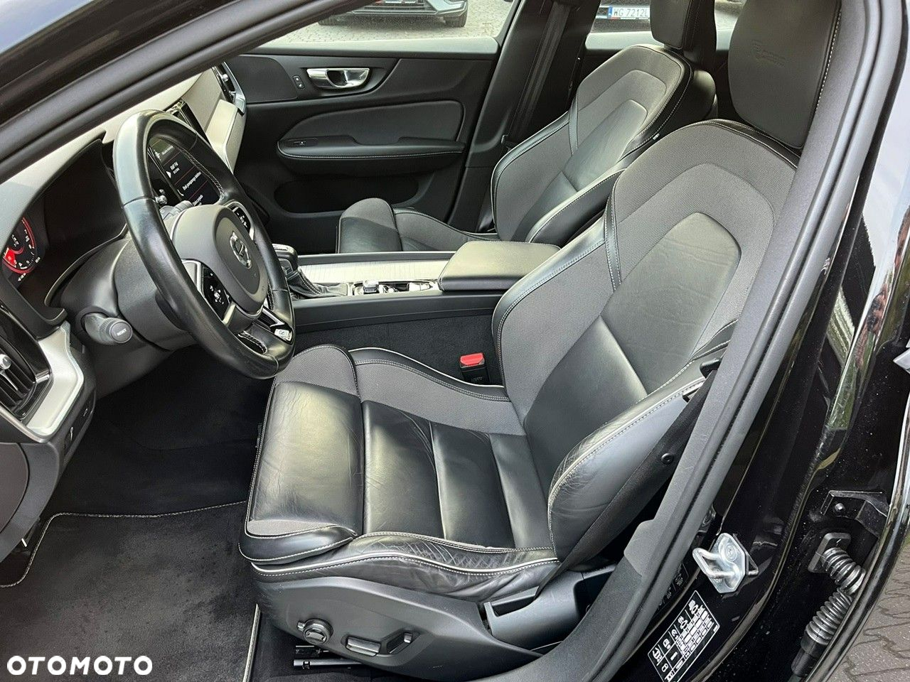 Volvo V60 T4 R-Design - 8