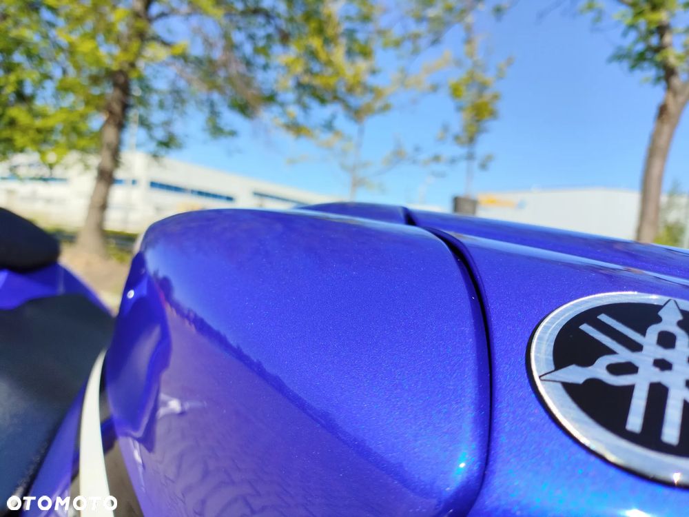 Yamaha R1 - 6