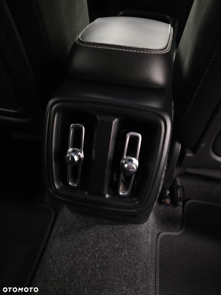 Volvo XC 40 D3 SCR R-Design - 21