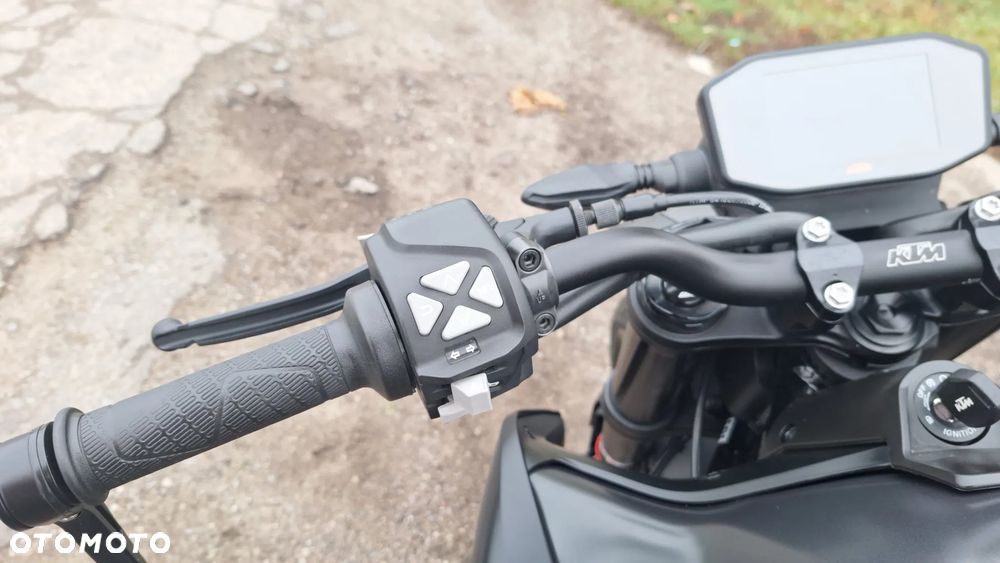 KTM DUKE 890 - 17