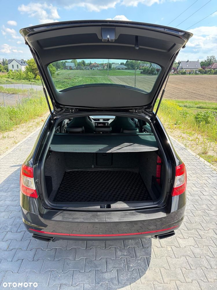 Skoda Octavia 2.0 TDI DSG RS - 29