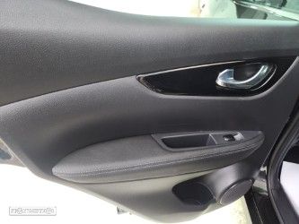 Nissan Qashqai 1.5 dCi N-Vision - 27